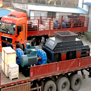 大型鵝卵石破碎機(jī)設(shè)備發(fā)貨 兩臺(tái)破碎機(jī)發(fā)往新疆