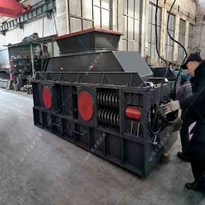 2PGY1208大型半自動液壓對輥制砂機發(fā)往廣西