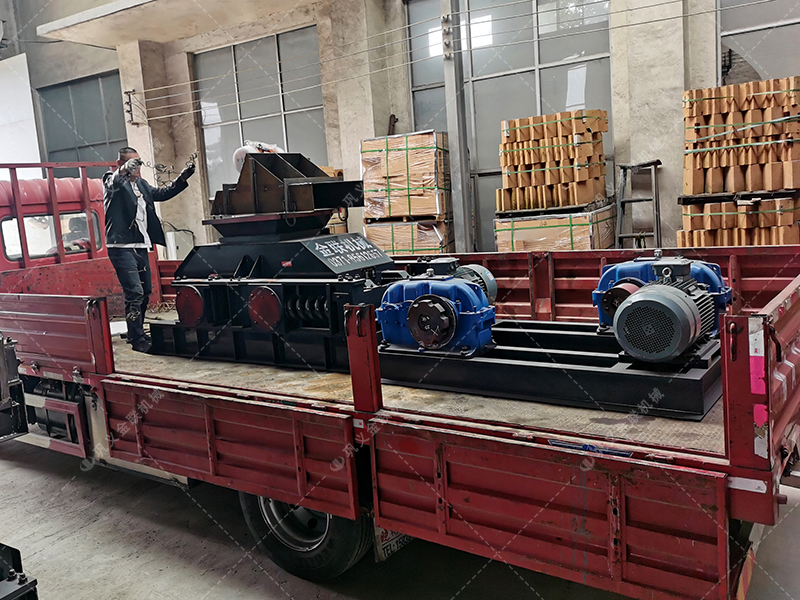 2PG800x600直連式對(duì)輥破碎機(jī)發(fā)貨圖片